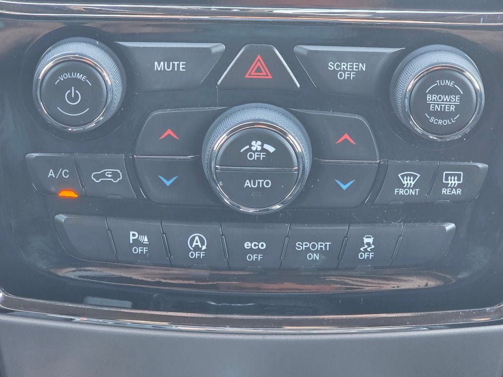 Used 2019 Jeep Grand Cherokee Limited AWD/4WD image 16
