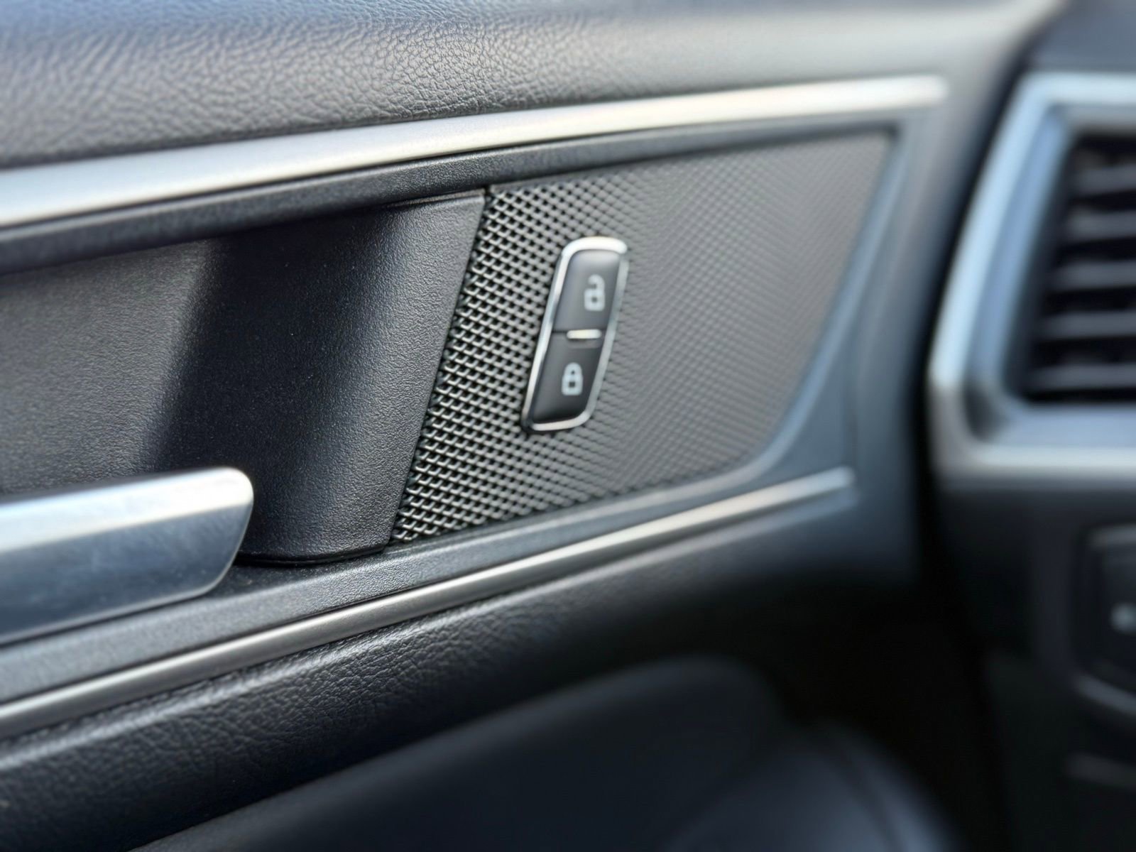 Used 2024 Ford Edge SEL w/ Convenience Package image 20