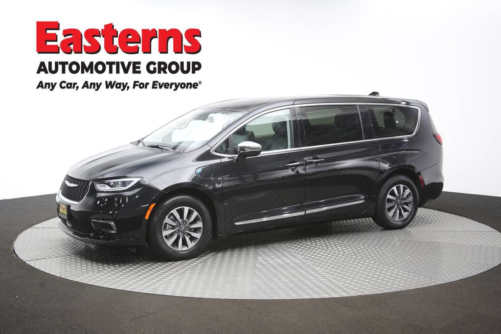 Used 2023 Chrysler Pacifica Limited FWD image 61