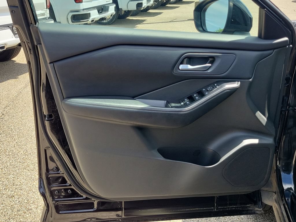 Used 2025 Nissan Rogue SV FWD image 20