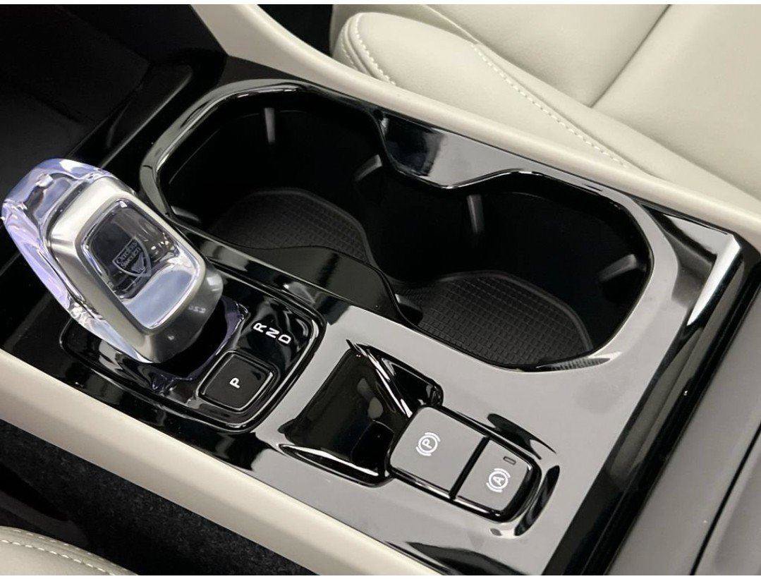 Certified 2026 Volvo XC40 B5 Plus w/ Protection Package Premier AWD/4WD image 28