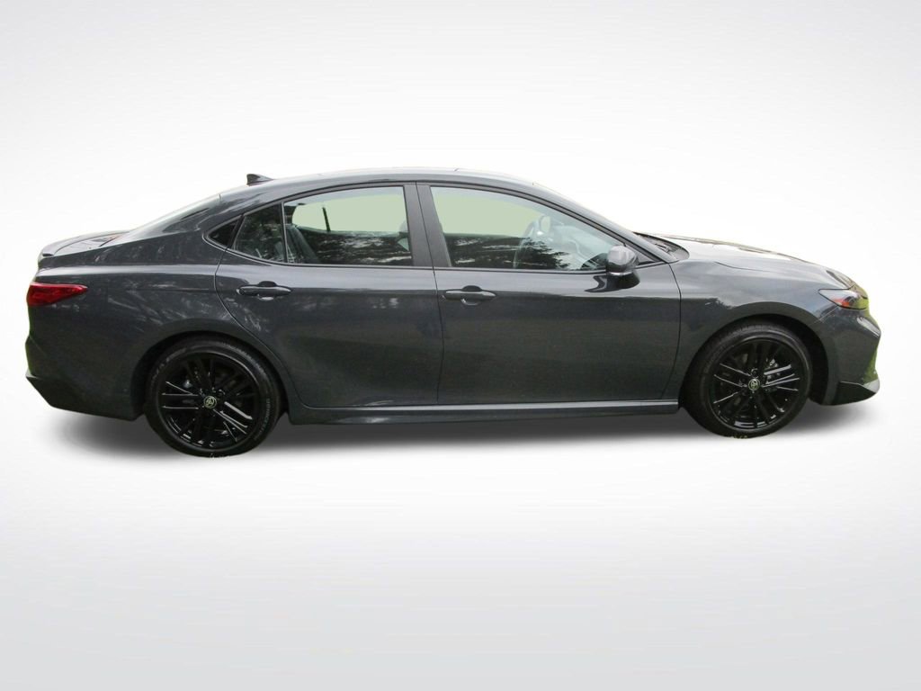 Used 2025 Toyota Camry SE image 6