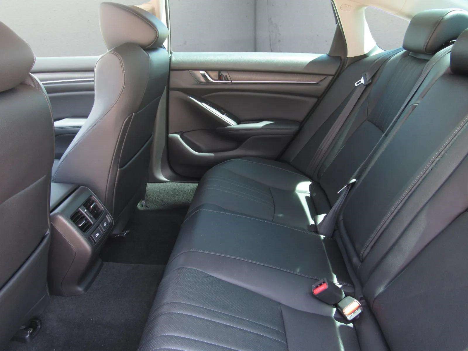 Used 2021 Honda Accord Touring image 13