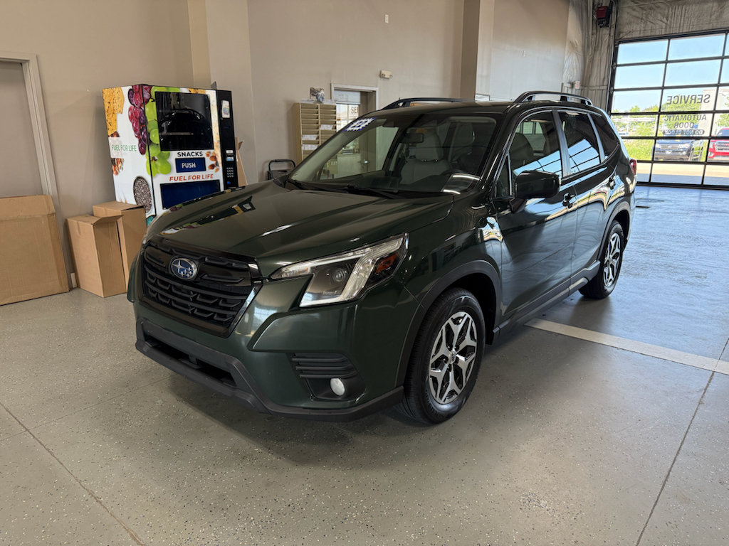 Used 2022 Subaru Forester Premium AWD/4WD image 2