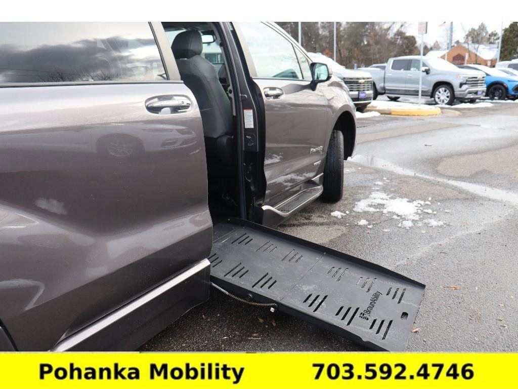 Used 2021 Toyota Sienna XLE w/ XLE Plus Package image 26