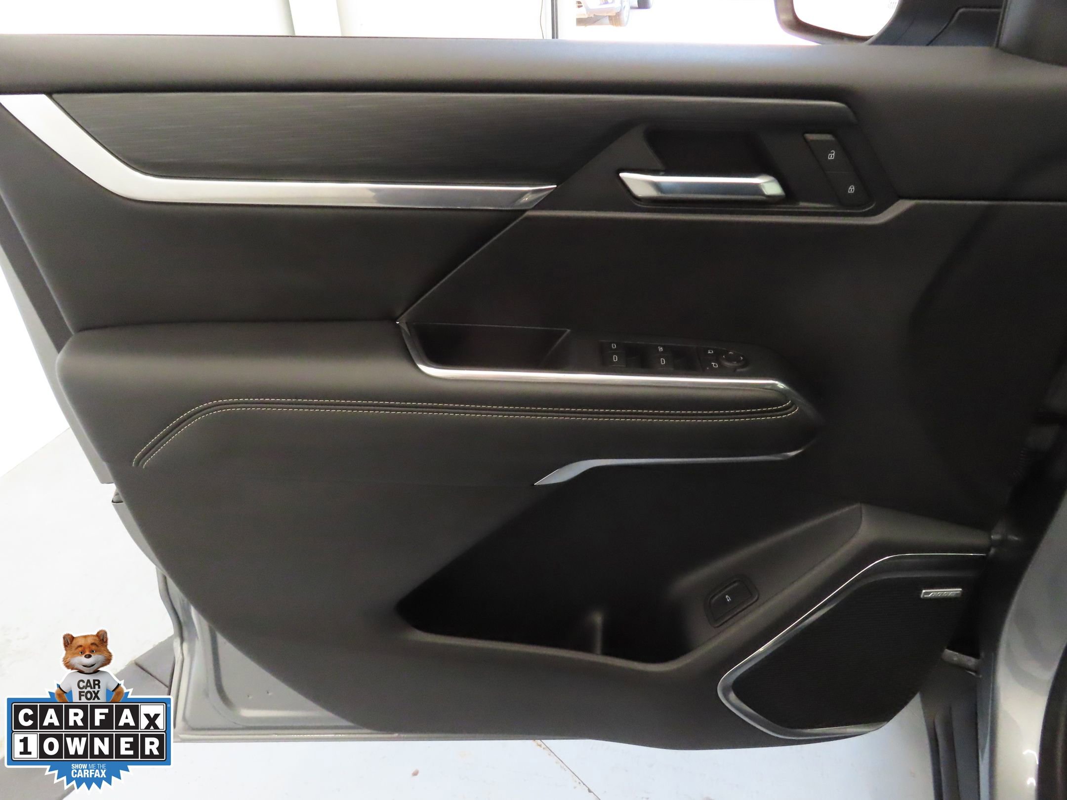 Used 2025 GMC Acadia Elevation image 11