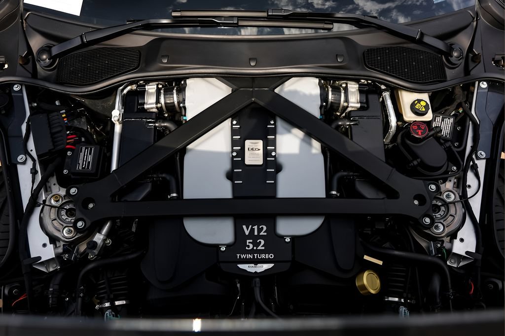 Used 2019 Aston Martin DBS Superleggera RWD image 30