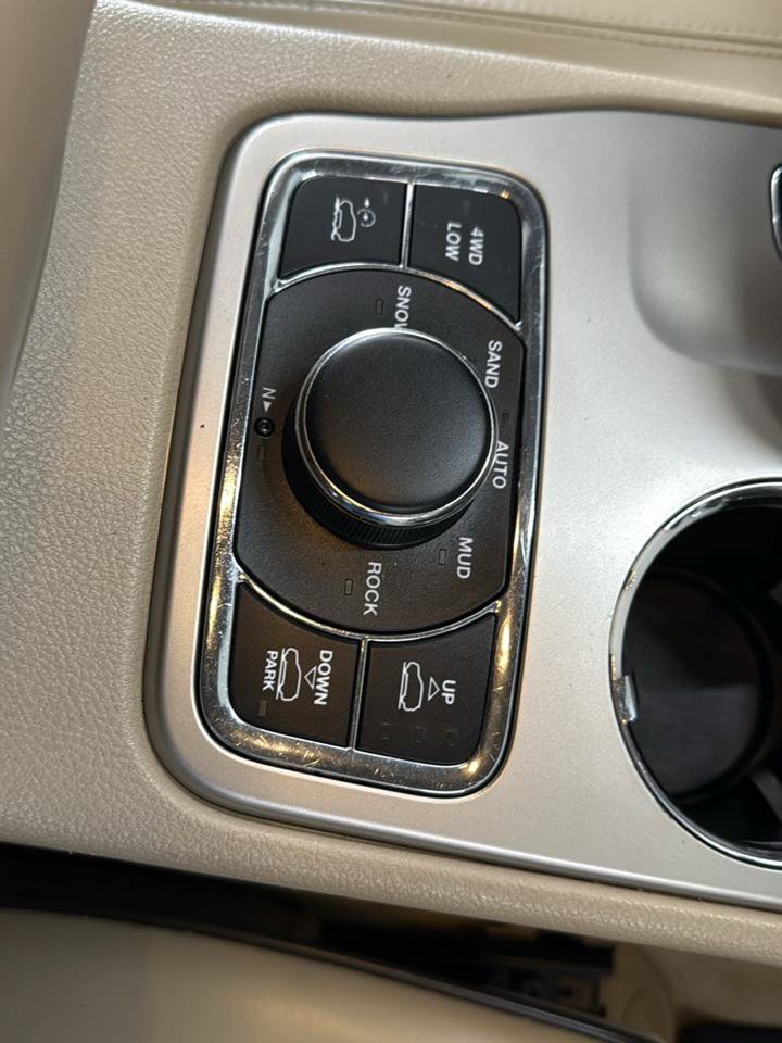 Used 2015 Jeep Grand Cherokee Overland AWD/4WD image 60