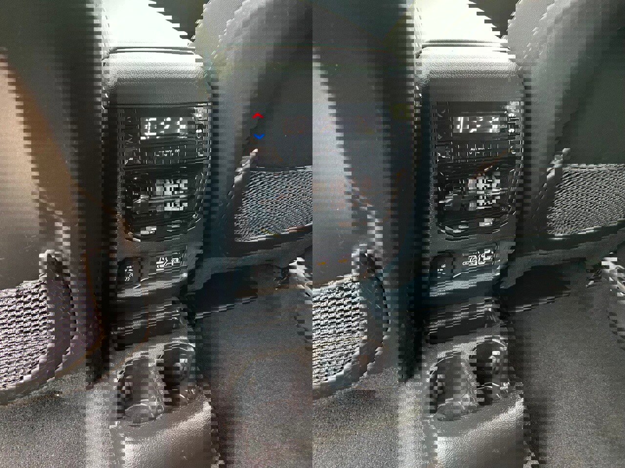 Used 2023 Jeep Grand Cherokee L Limited w/ Luxury Tech Group II image 20