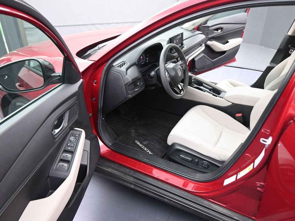 Used 2025 Honda Accord SE image 38