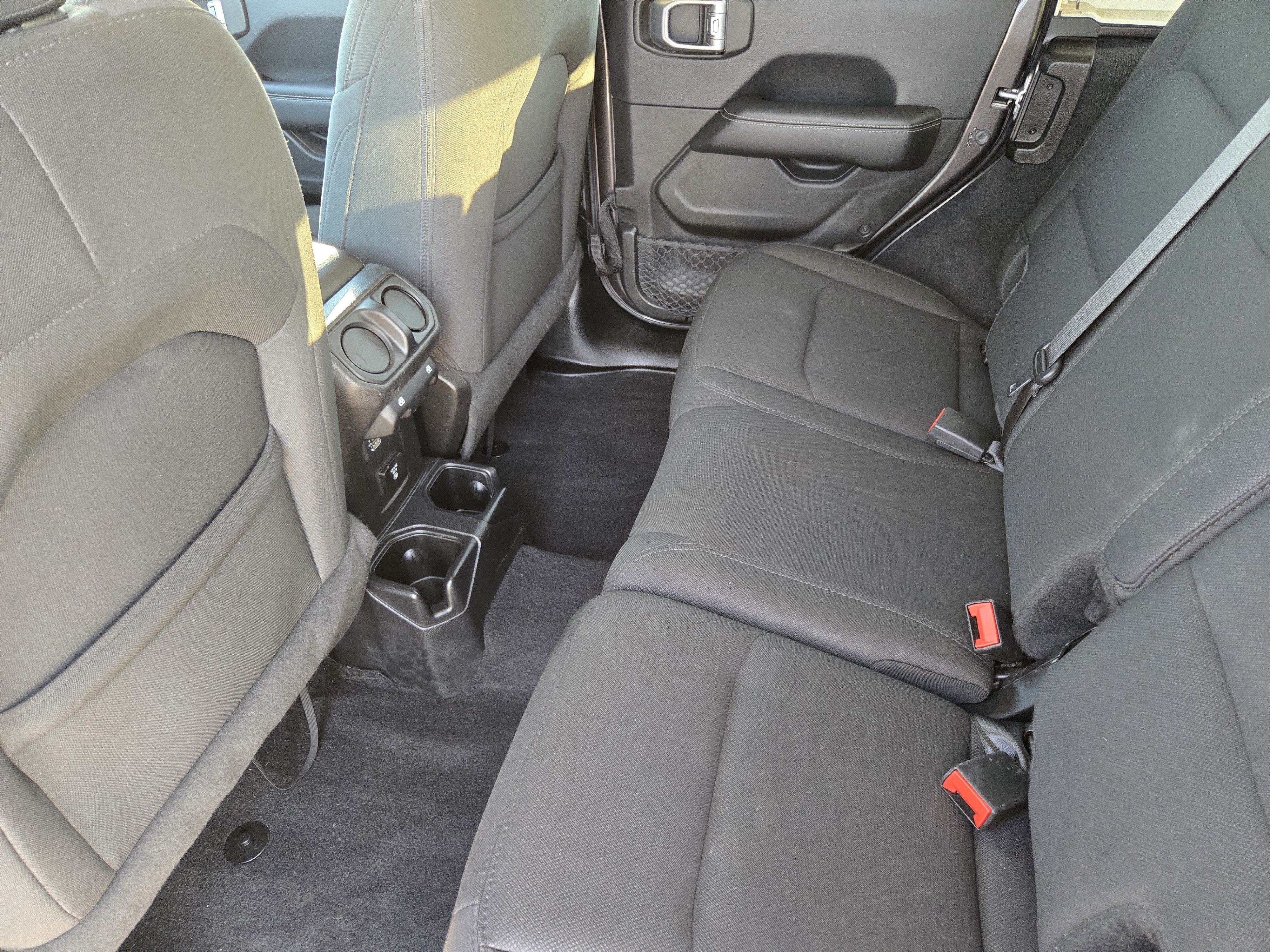 Used 2019 Jeep Wrangler Unlimited Sahara AWD/4WD image 27