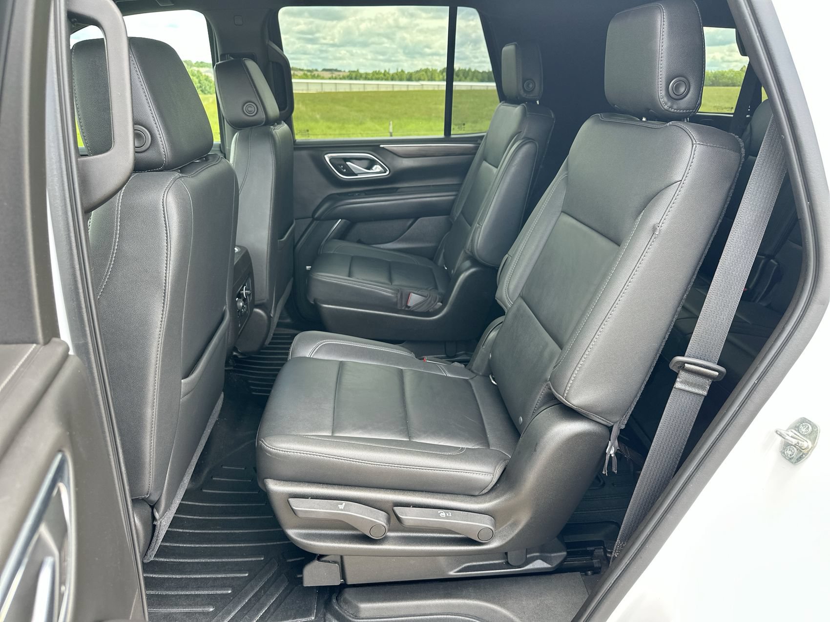 Used 2021 Chevrolet Tahoe Z71 w/ Luxury Package AWD/4WD image 22