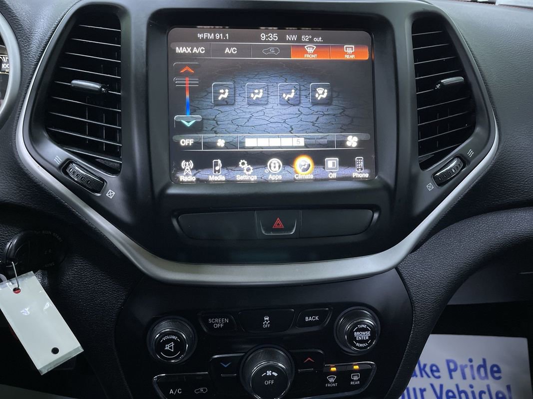 Used 2017 Jeep Cherokee Trailhawk image 24