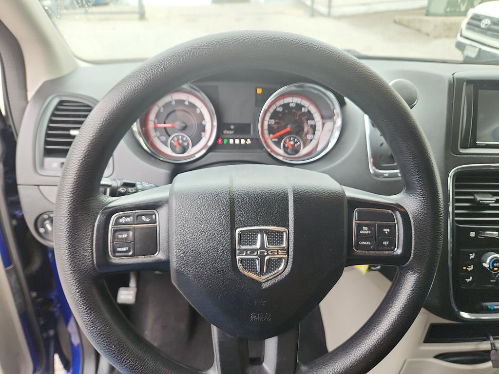 Used 2018 Dodge Grand Caravan SE w/ UConnect Hands-Free Group image 14