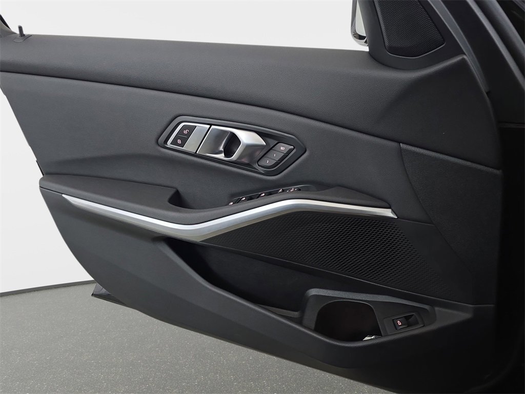 Used 2020 BMW 330i xDrive Sedan w/ Convenience Package image 28