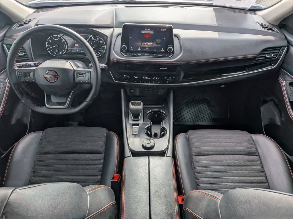Used 2025 Nissan Rogue SV AWD/4WD image 17