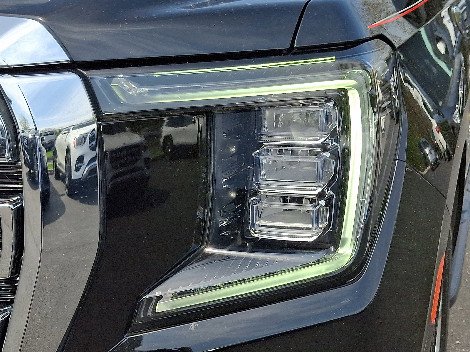 Used 2022 GMC Yukon XL SLT w/ SLT Luxury Package AWD/4WD image 9