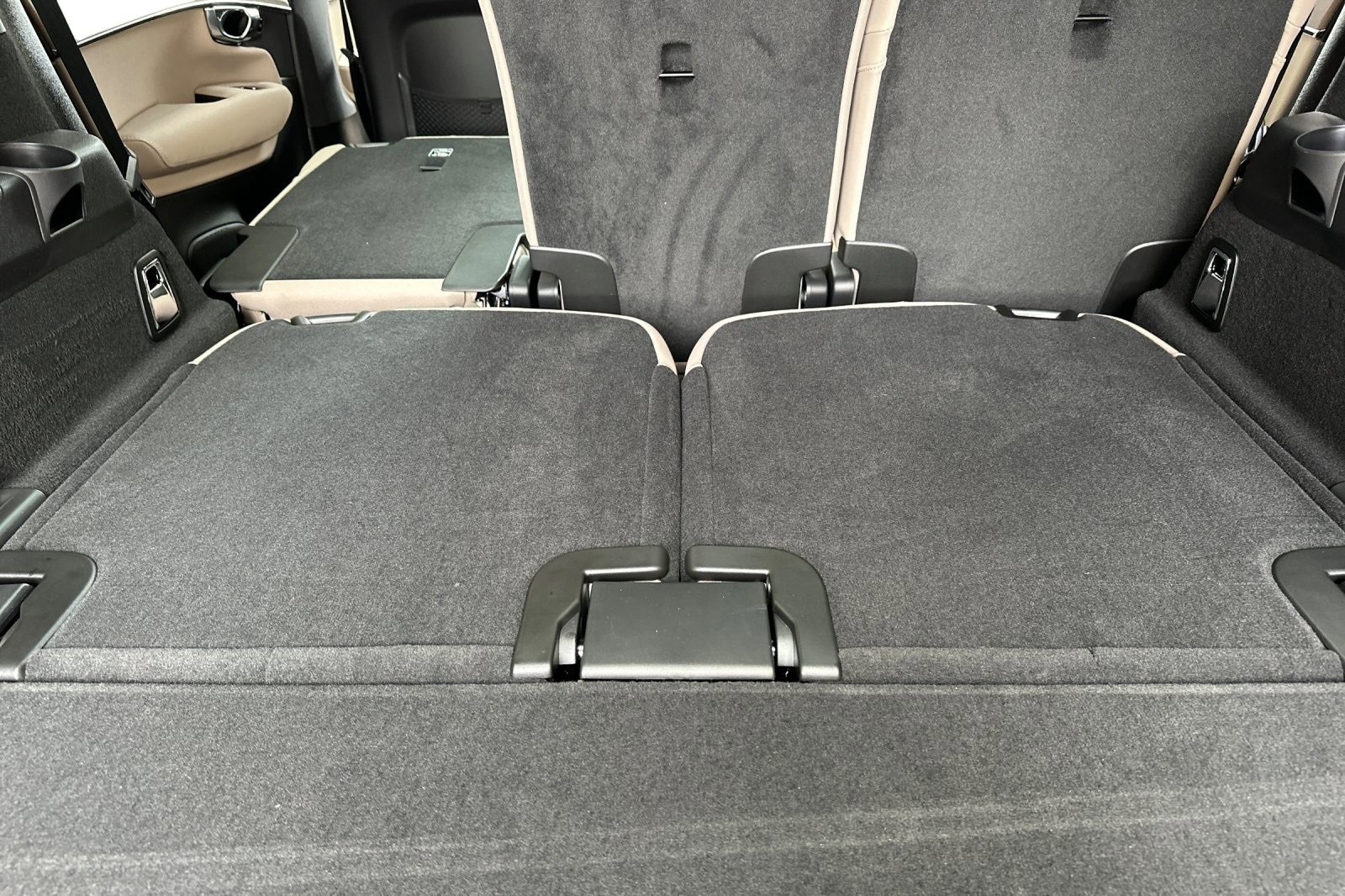 New 2026 Volvo XC90 B6 Plus w/ Protection Package Premier image 18