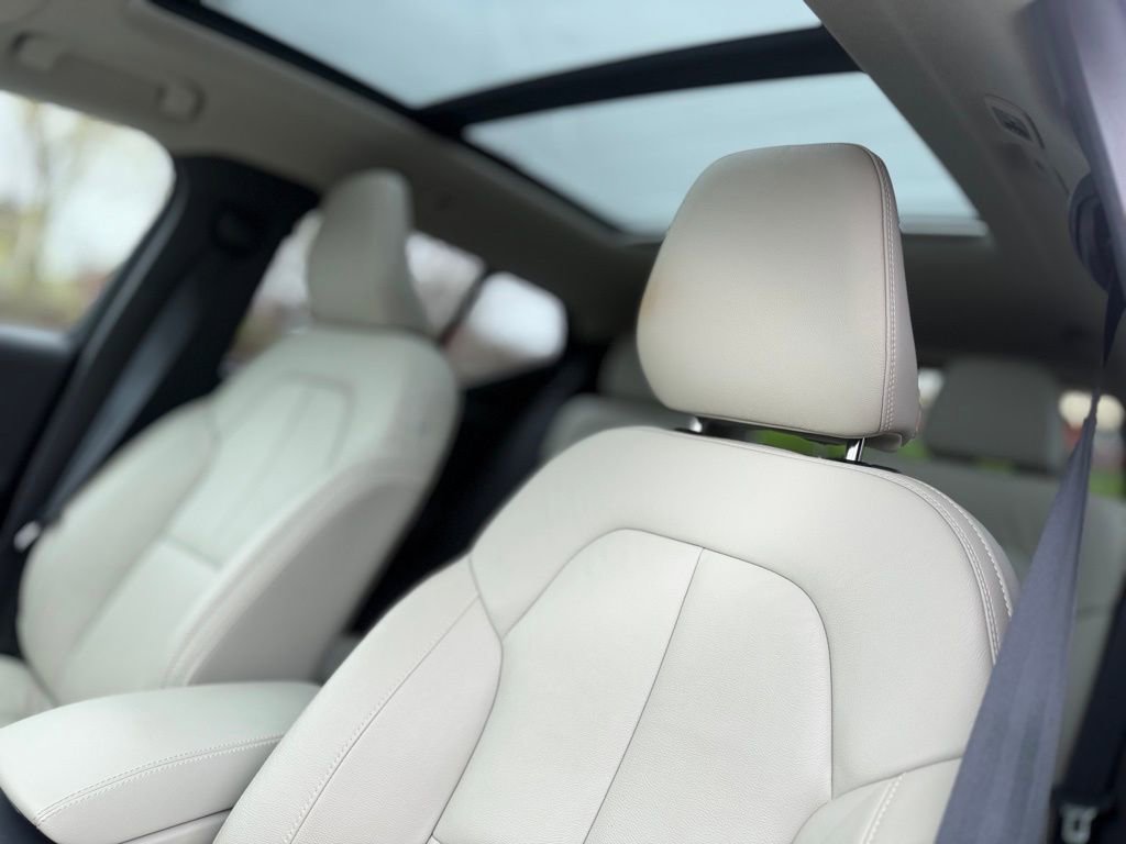 Used 2022 Volvo XC40 T5 Inscription image 16