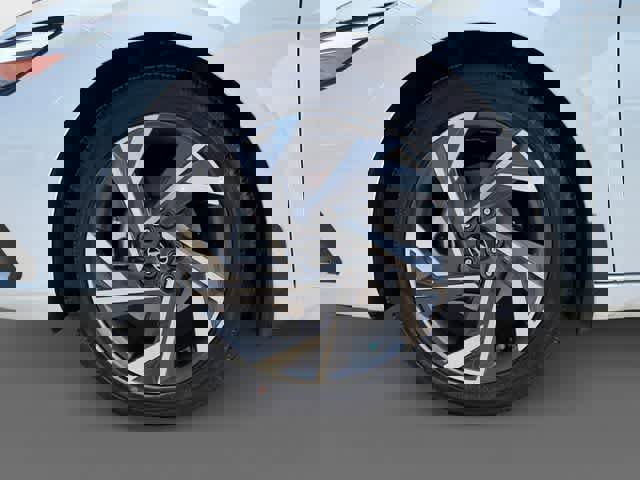 Certified 2025 Hyundai Elantra SEL image 9