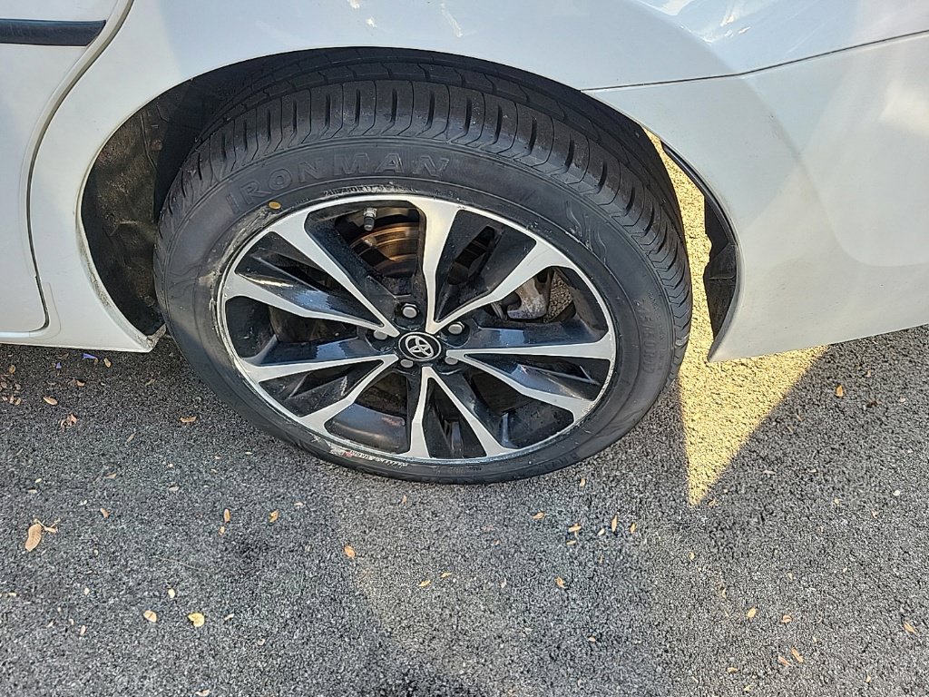 Used 2018 Toyota Corolla SE FWD image 5