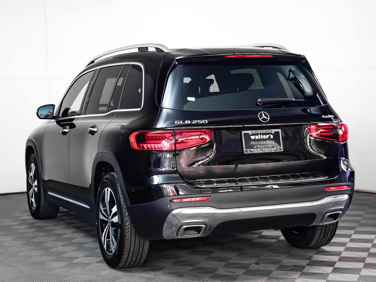 New 2025 Mercedes-Benz GLB 250 4MATIC image 2