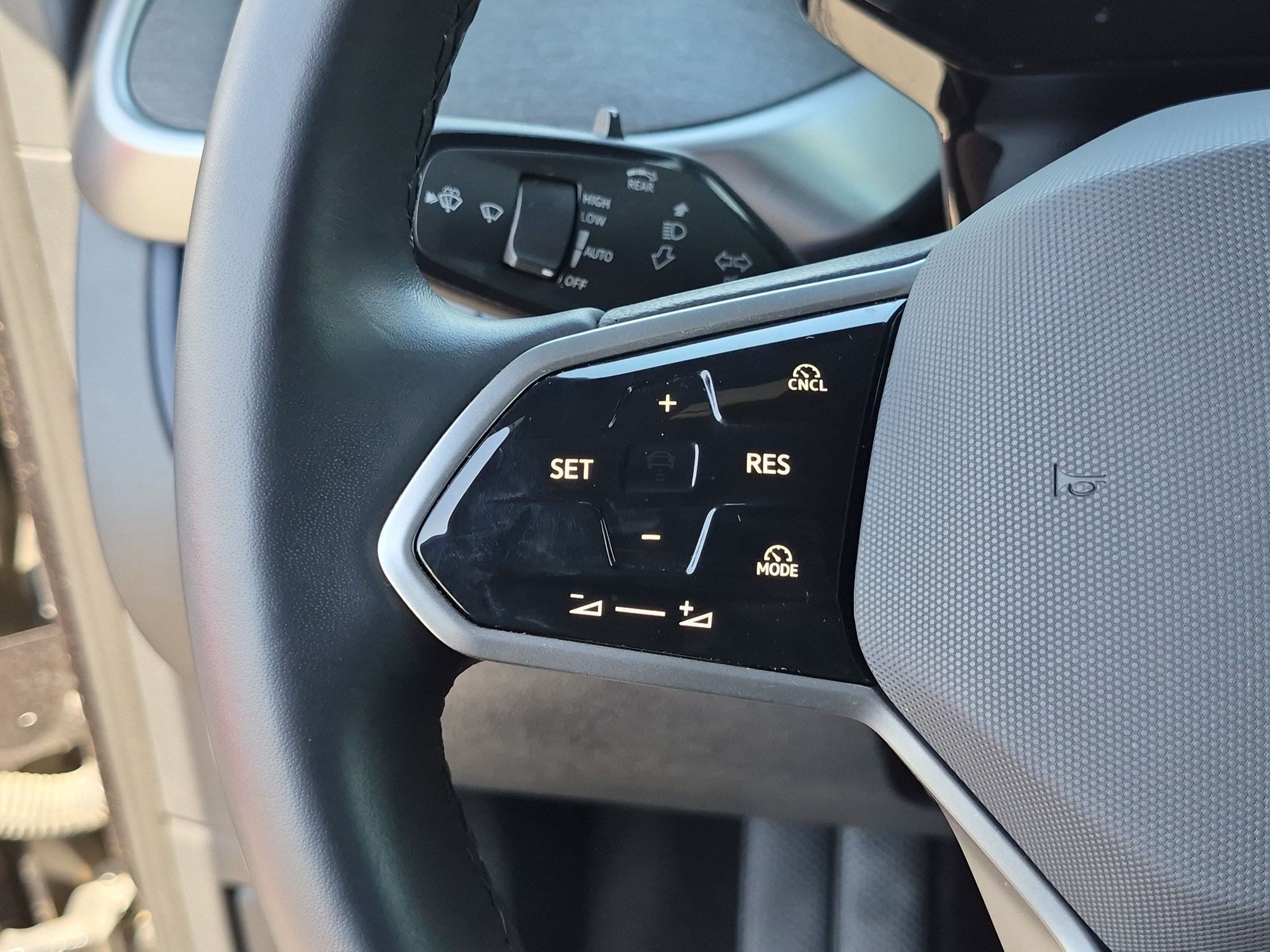 Used 2025 Volkswagen ID. Buzz Pro S RWD image 19