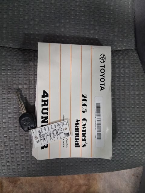 Used 2005 Toyota 4Runner SR5 AWD/4WD image 28