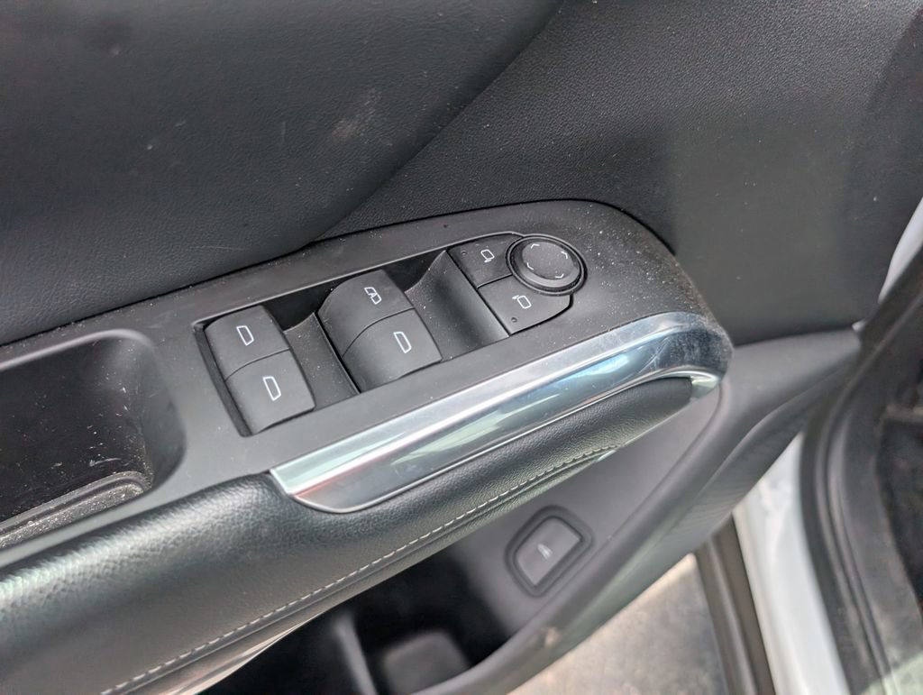 Used 2025 Chevrolet Traverse LT image 11