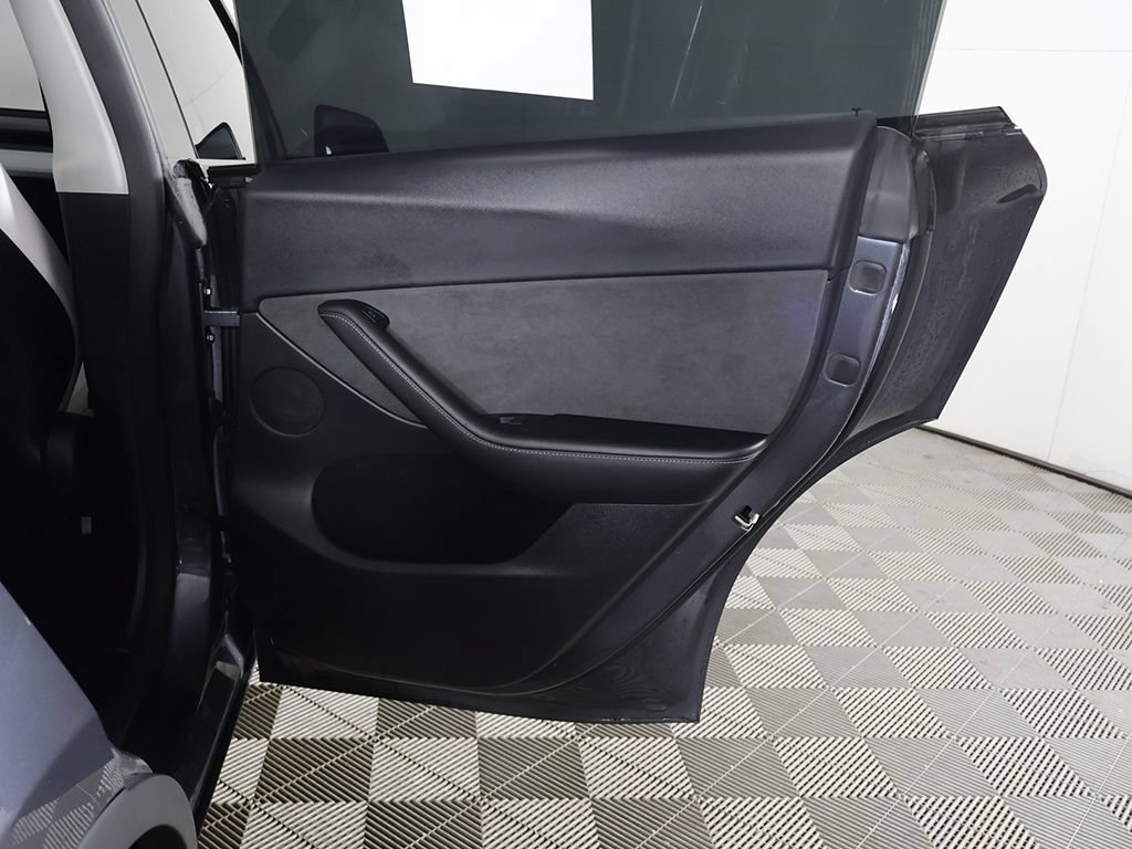 Used 2023 Tesla Model Y Long Range AWD/4WD image 25