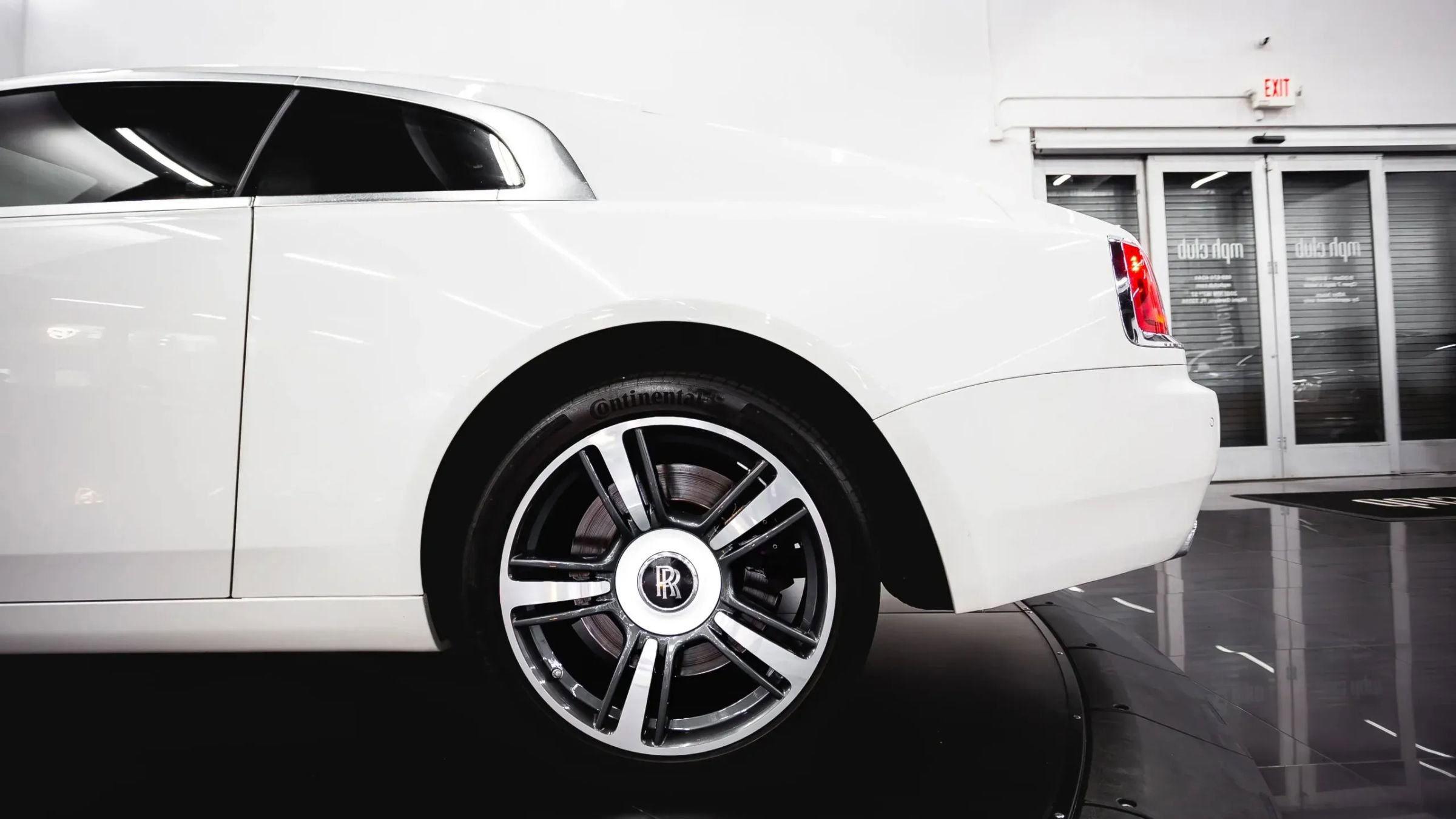 Used 2015 Rolls-Royce Wraith RWD image 19