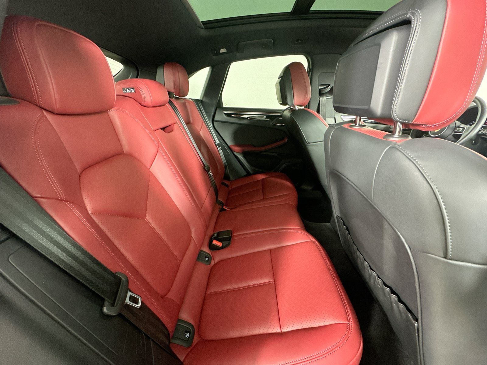 Used 2026 Porsche Macan AWD/4WD image 44
