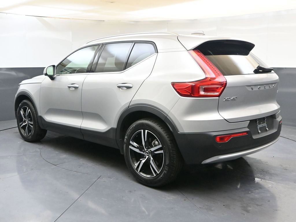 Certified 2025 Volvo XC40 B5 Core image 3
