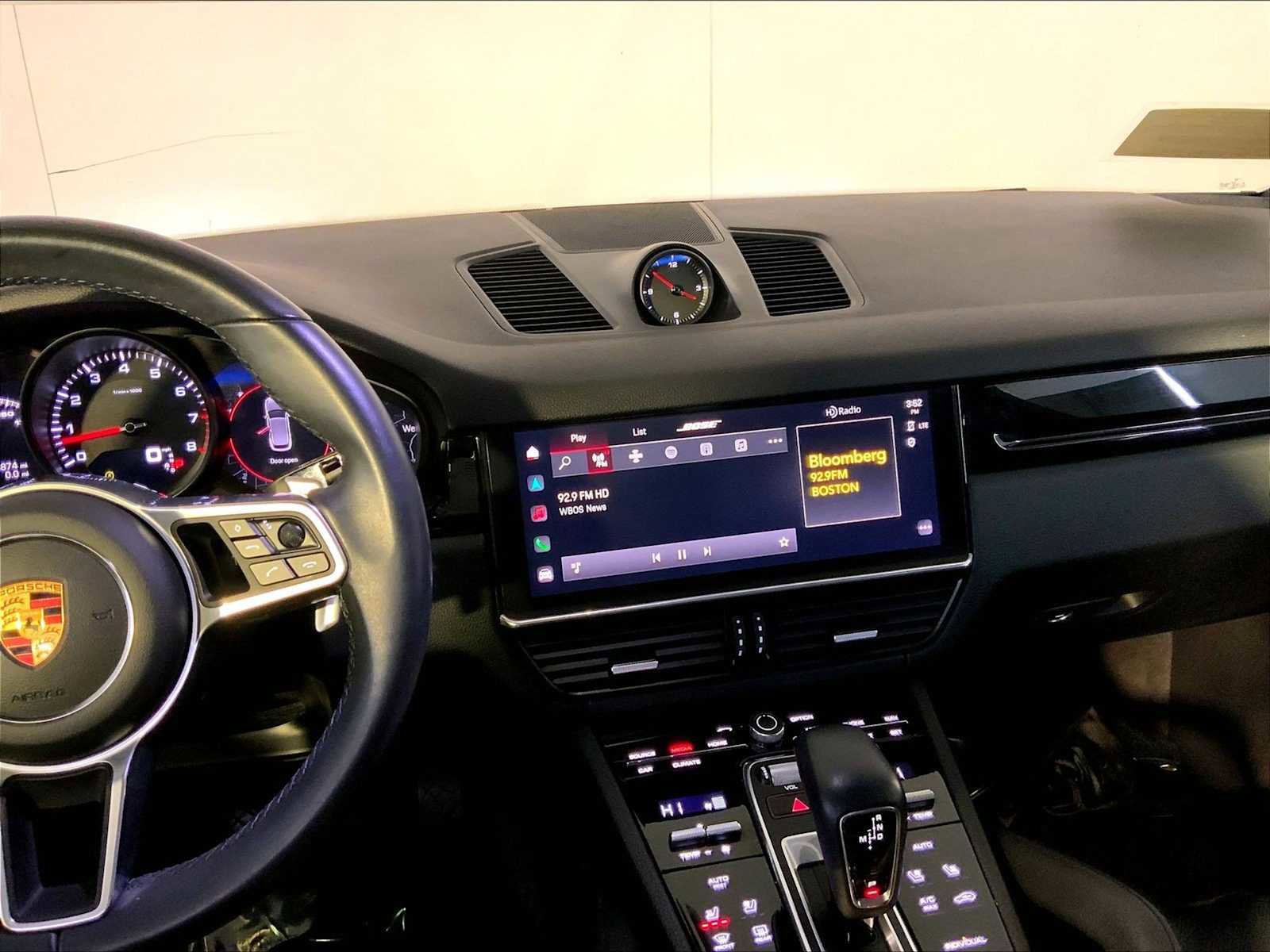 Certified 2022 Porsche Cayenne w/ Premium Package image 16