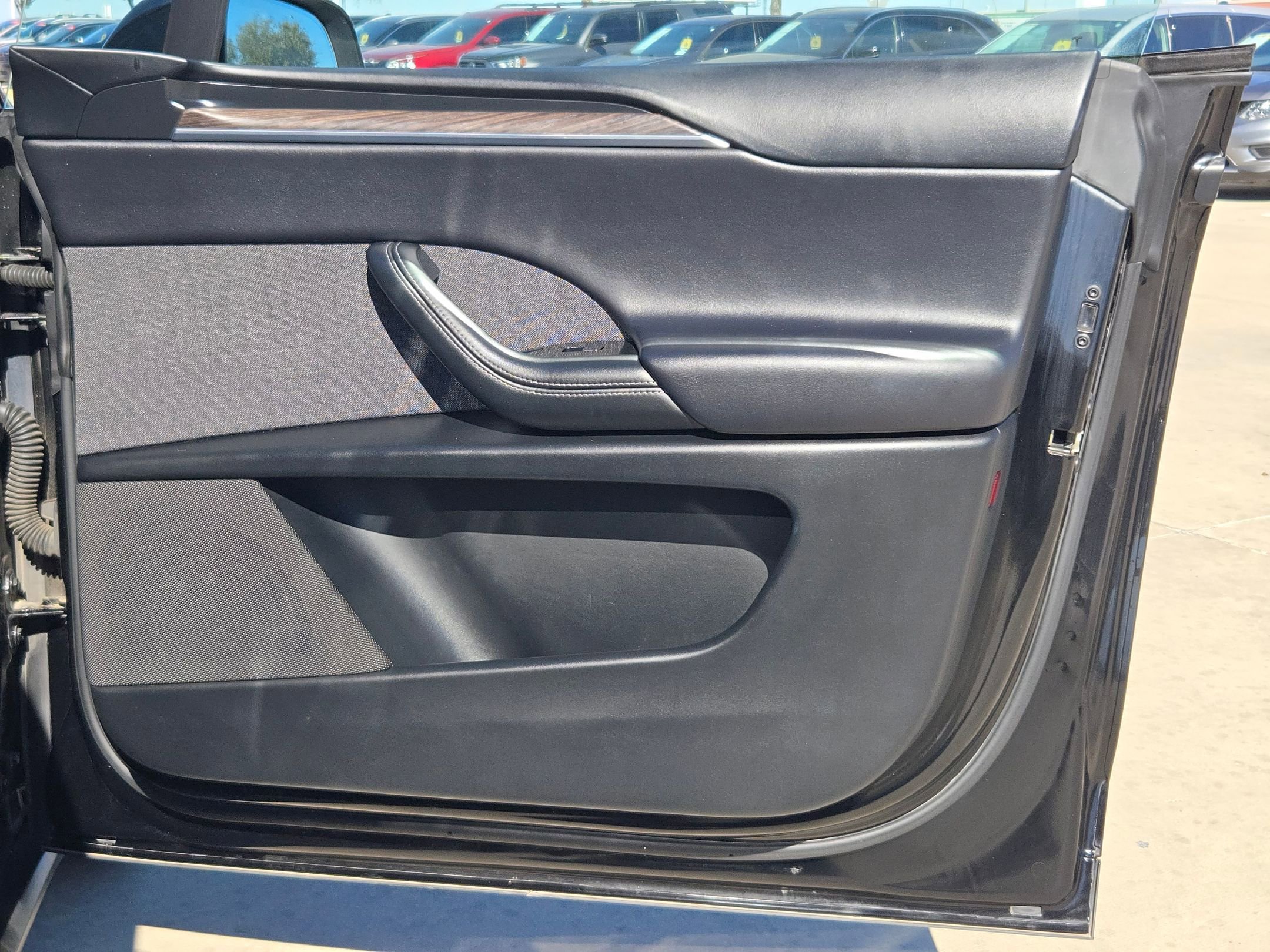 Used 2022 Tesla Model X image 27