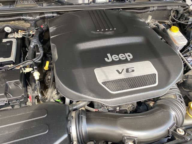 Used 2018 Jeep Wrangler Unlimited Sahara AWD/4WD image 19