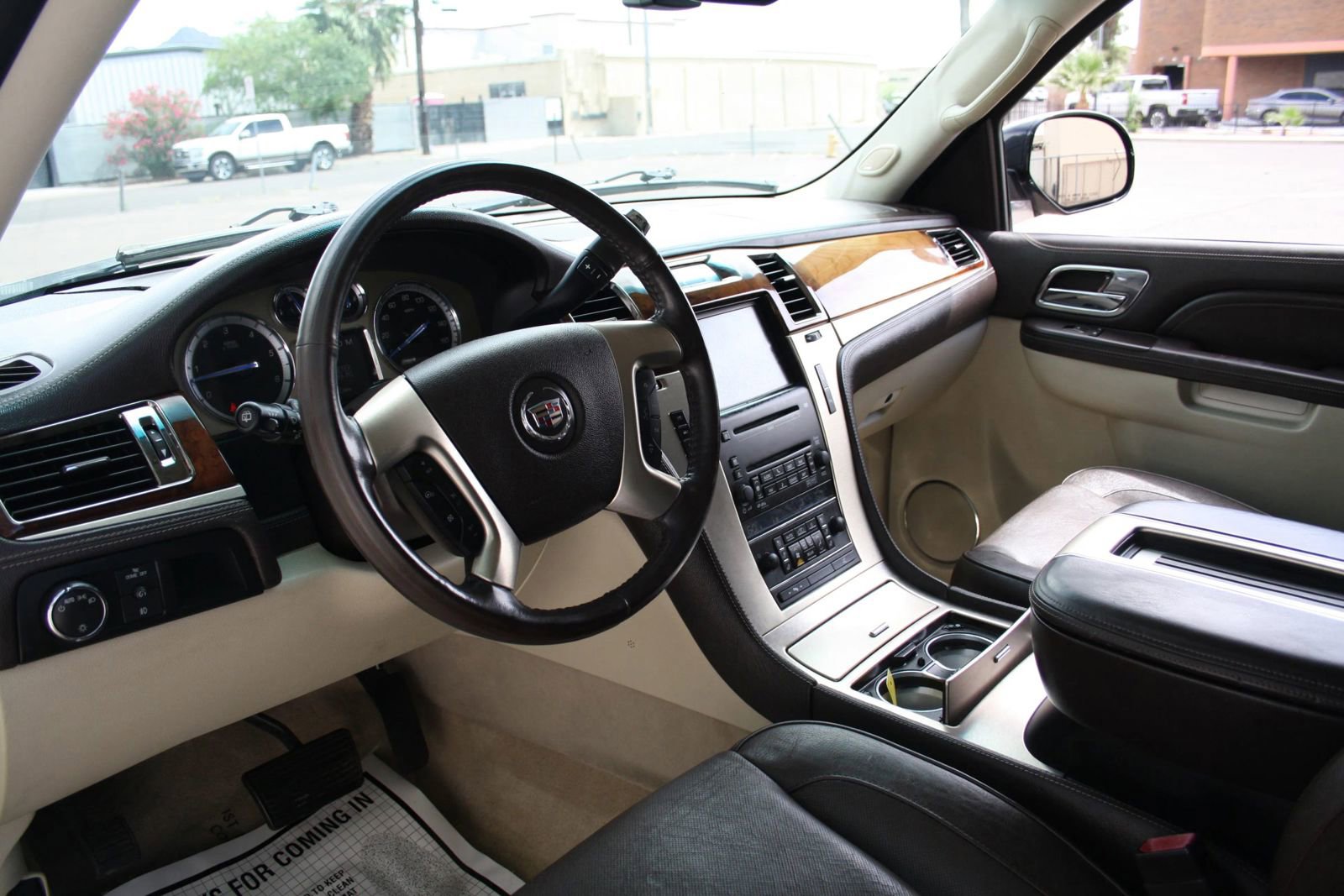 Used 2010 Cadillac Escalade ESV Platinum image 18