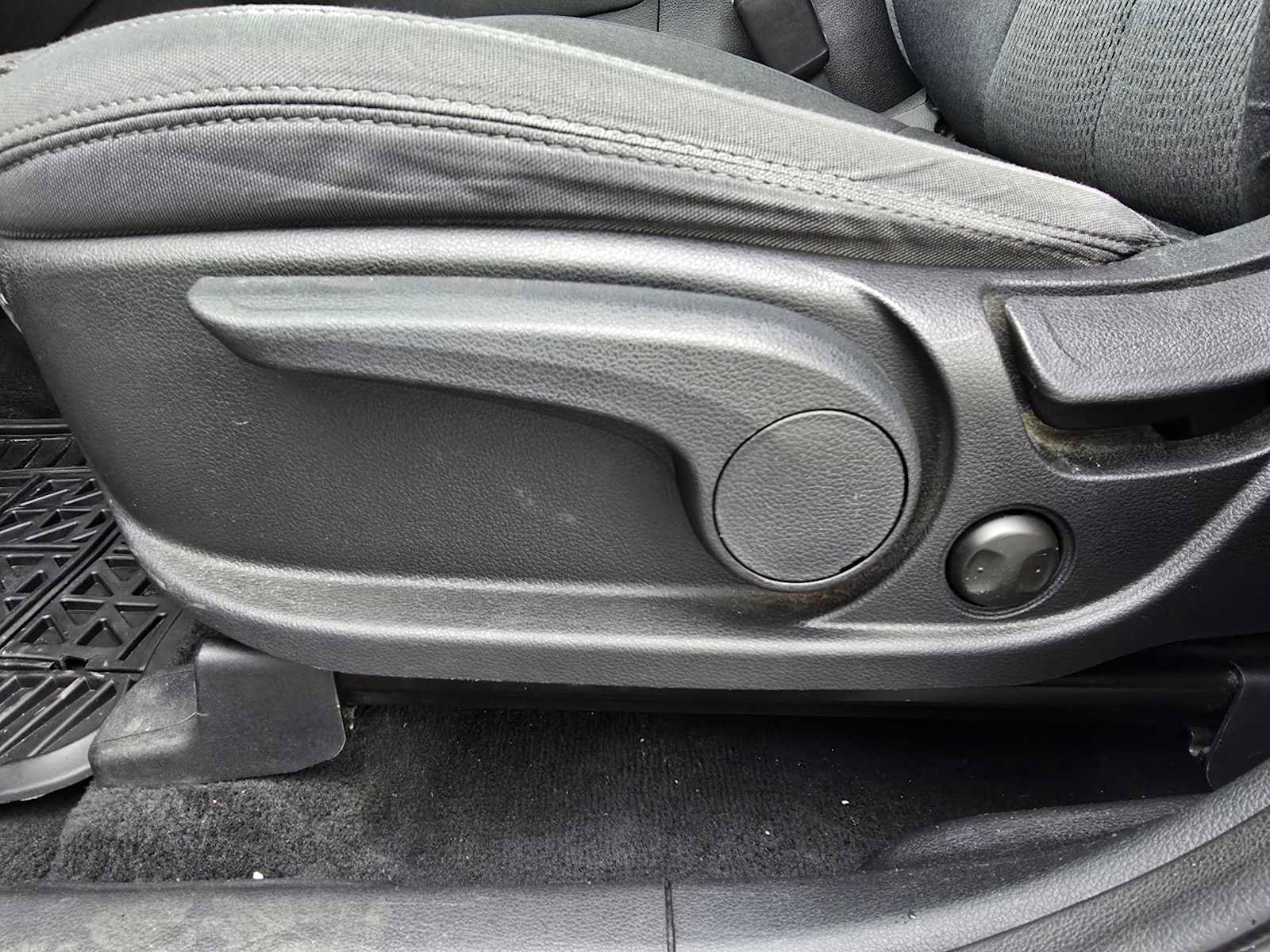 Used 2019 Hyundai Santa Fe SE image 24