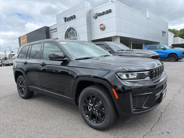 New 2026 Jeep Grand Cherokee Altitude AWD/4WD image 1
