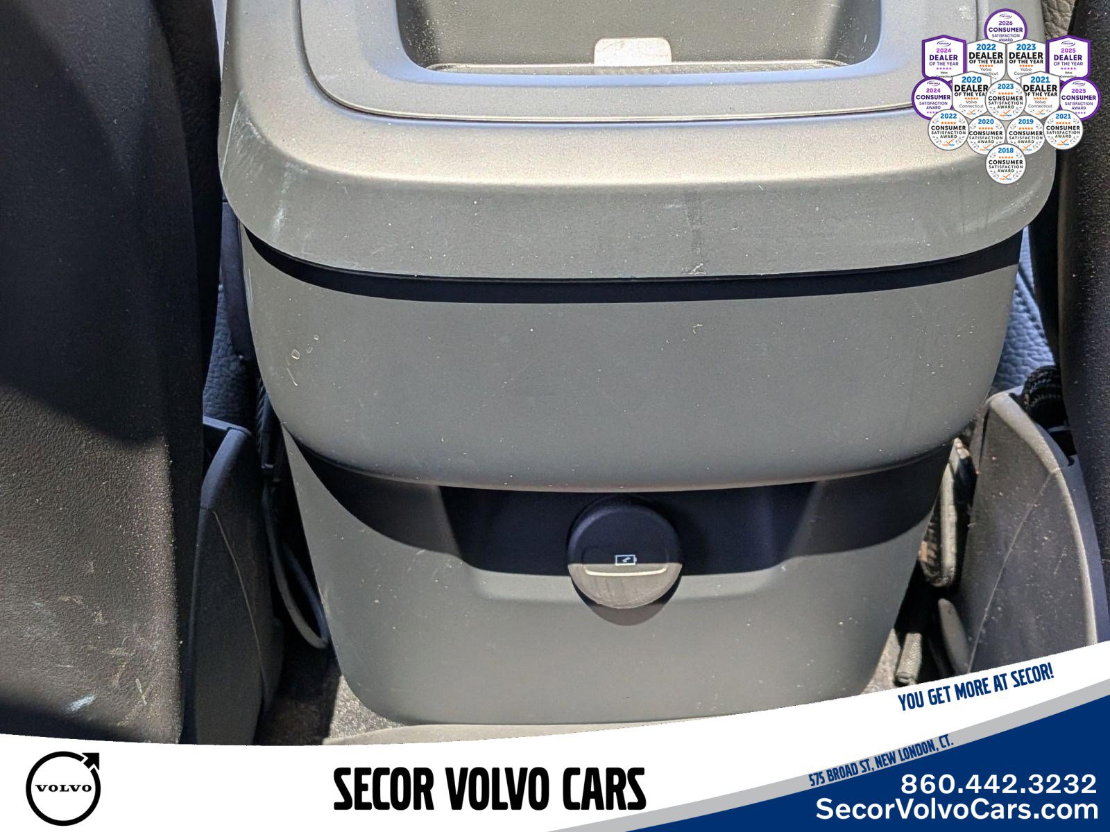 Certified 2024 Volvo XC60 B5 Plus w/ Protection Package Premier AWD/4WD image 17