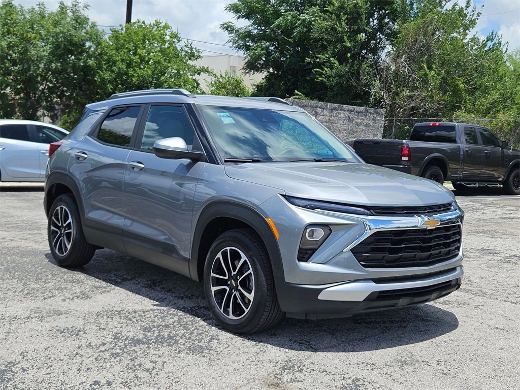 Used 2024 Chevrolet TrailBlazer LT image 3