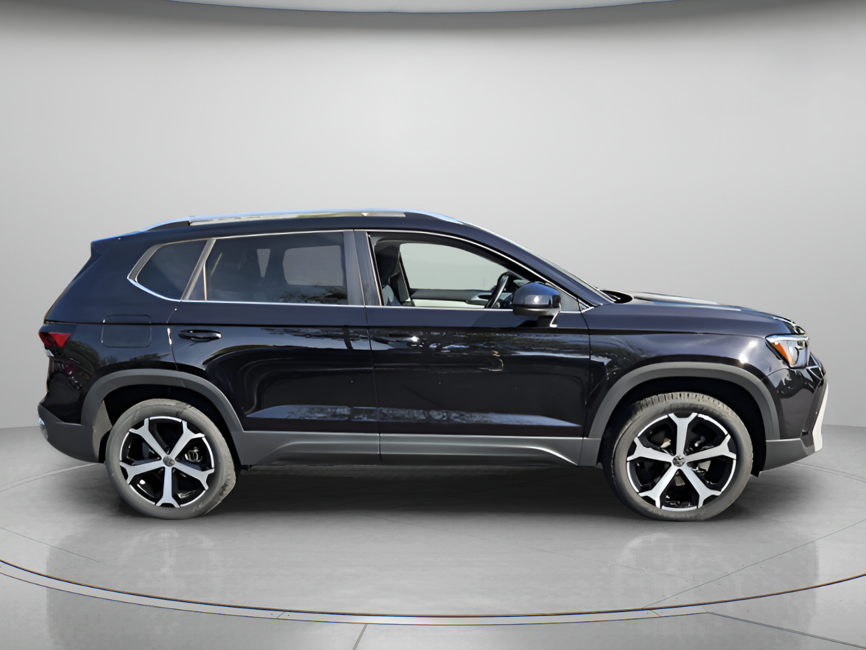 Used 2025 Volkswagen Taos SEL AWD/4WD image 6
