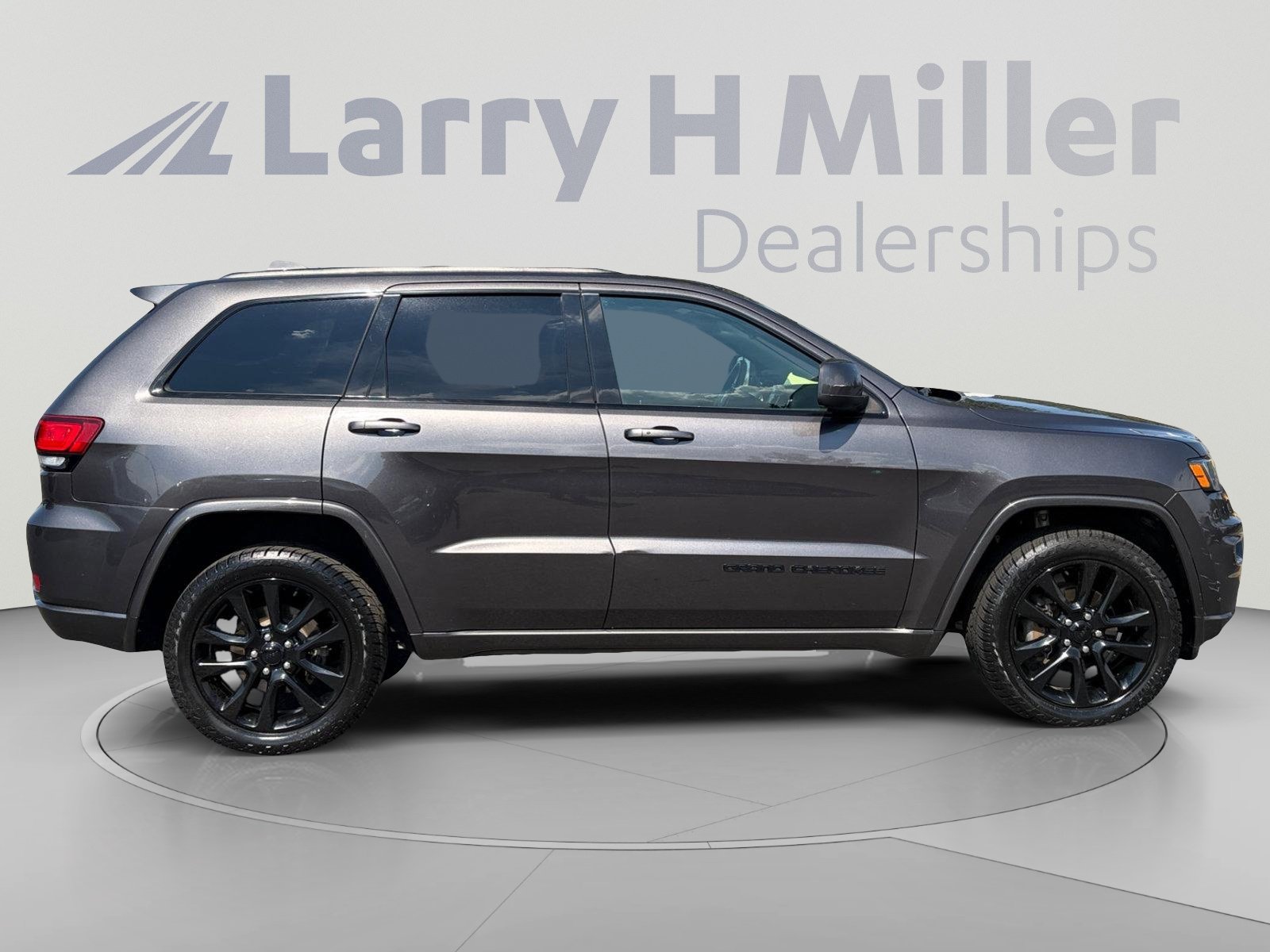 Used 2019 Jeep Grand Cherokee Altitude AWD/4WD image 6