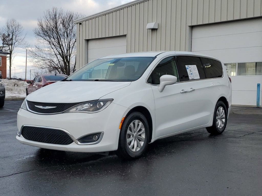 Used 2018 Chrysler Pacifica Touring Plus image 3