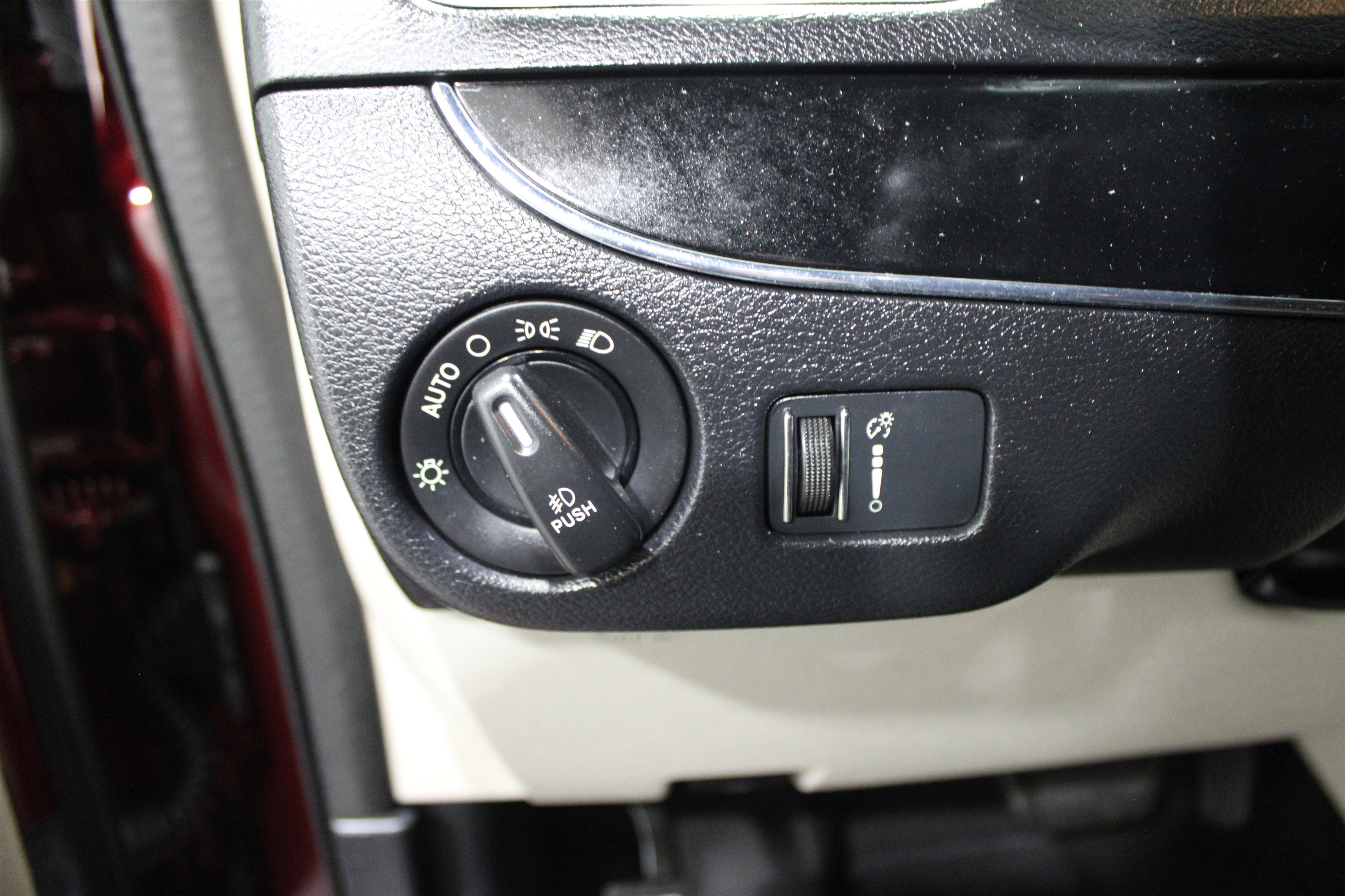 Used 2017 Dodge Grand Caravan SXT image 7