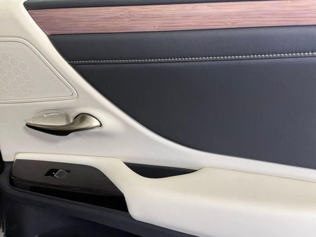 Certified 2025 Lexus ES 300h 300h w/ Premium Package image 26
