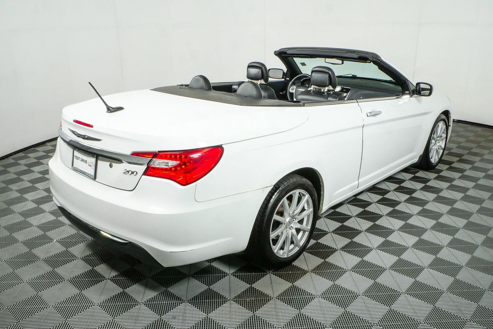 Used 2013 Chrysler 200 Limited FWD image 24
