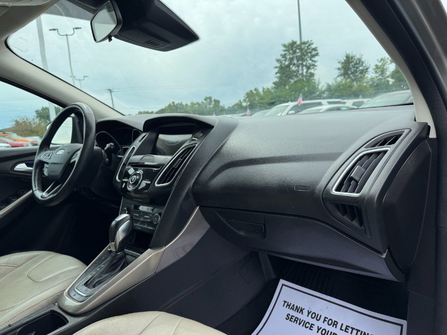 Used 2016 Ford Focus Titanium w/ Titanium Technology Package FWD image 20