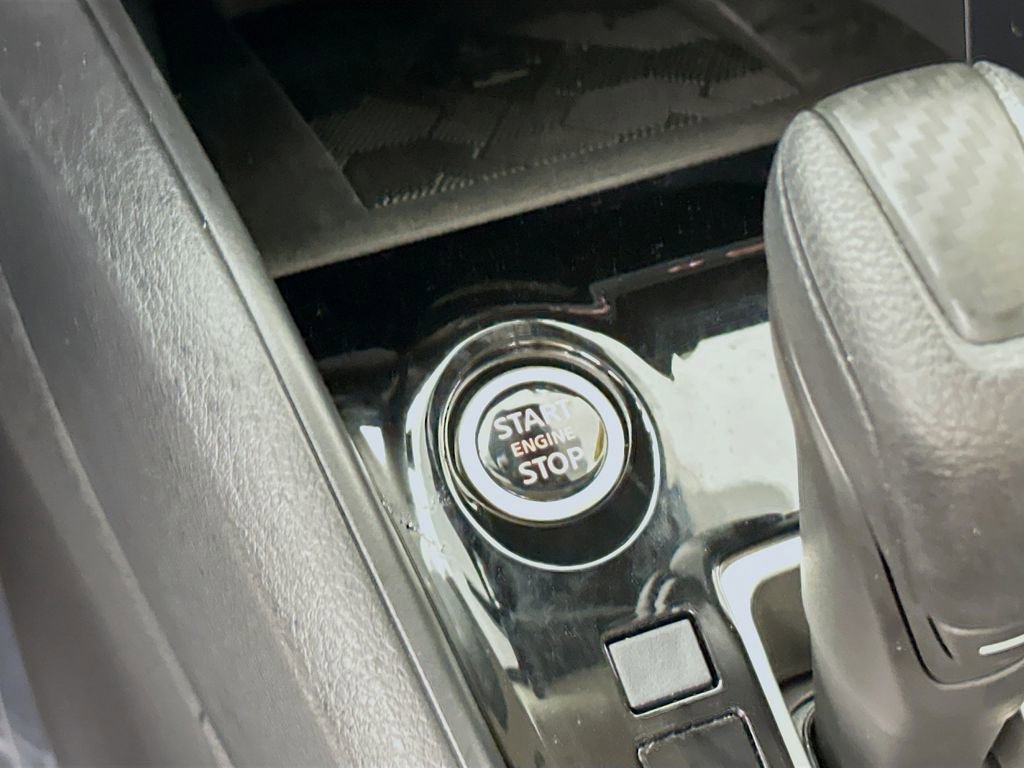 Used 2025 Nissan Versa SV w/ Trunk Package image 18