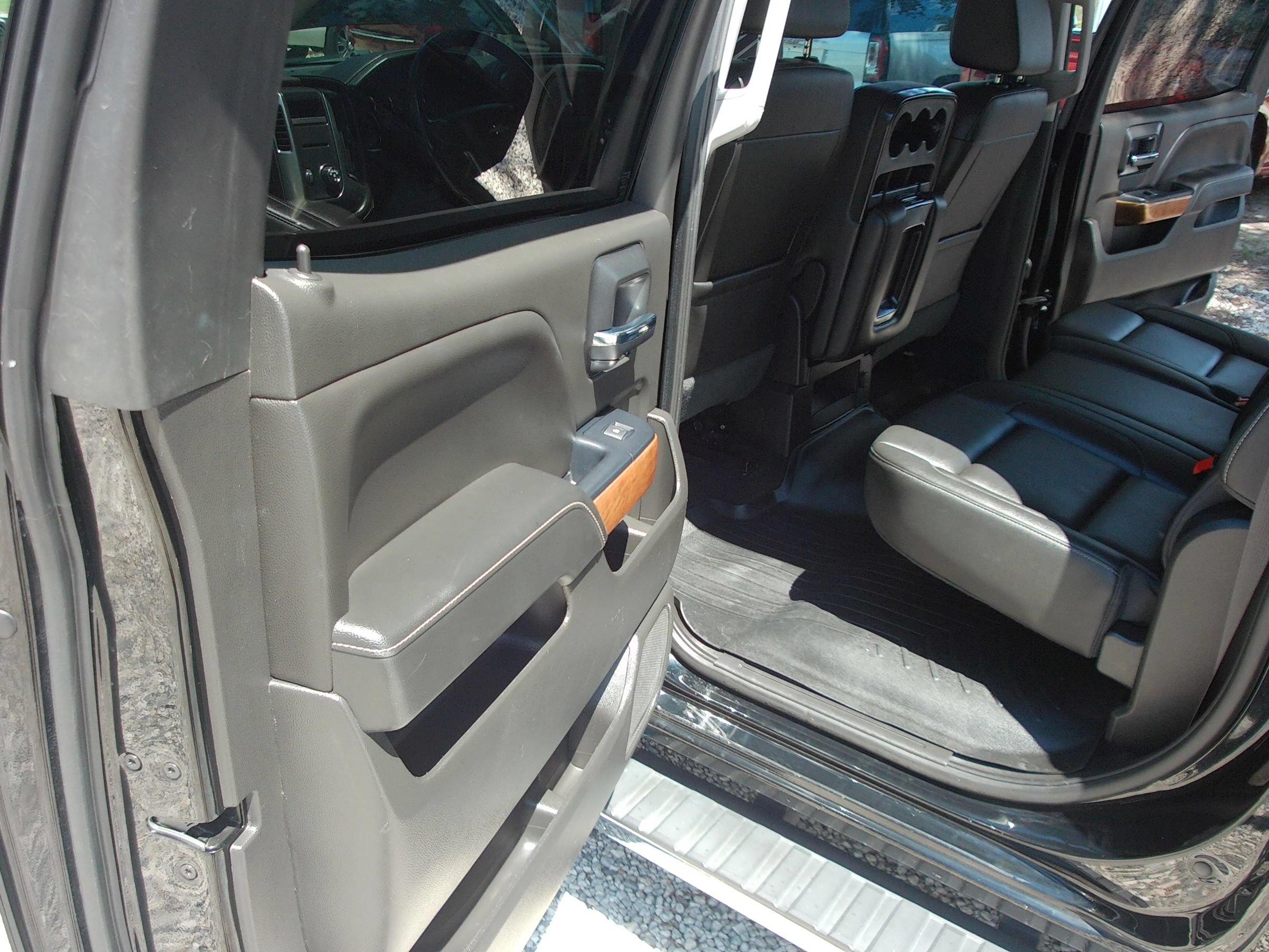 Used 2018 Chevrolet Silverado 1500 LTZ RWD image 25